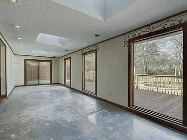 Sunroom before renovation