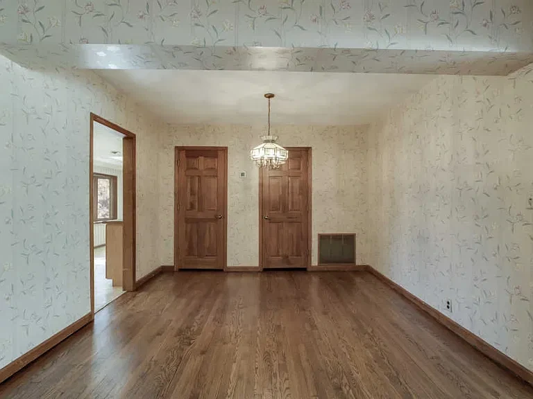 Dining room before renovation