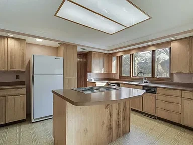 Kitchen before renovation