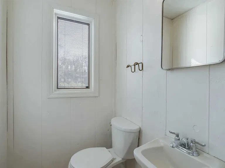 Bathroom before renovation