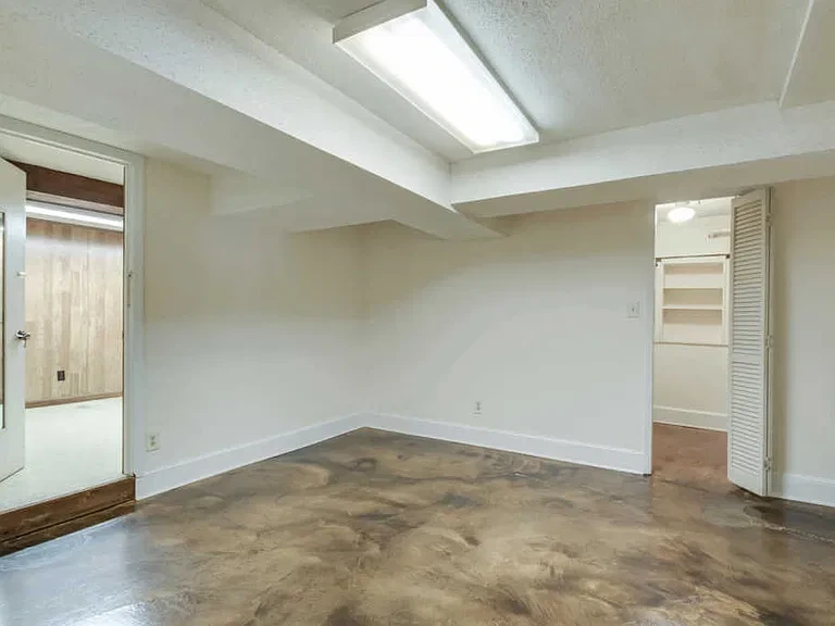 Bedroom before renovation