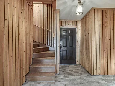 Entry and staircase before renovation