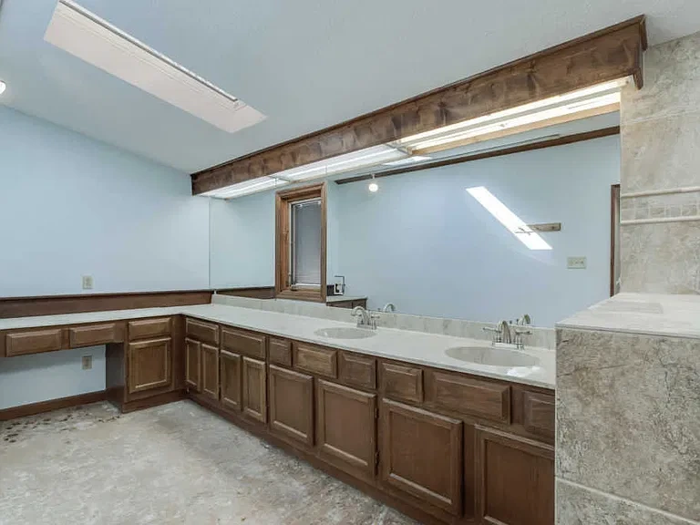Primary bathroom before renovation