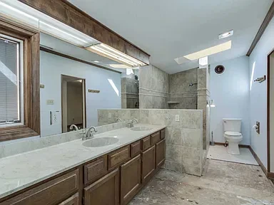 Primary bathroom before renovation