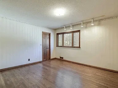 Bedroom before renovation