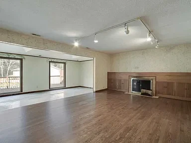 Living room before renovation